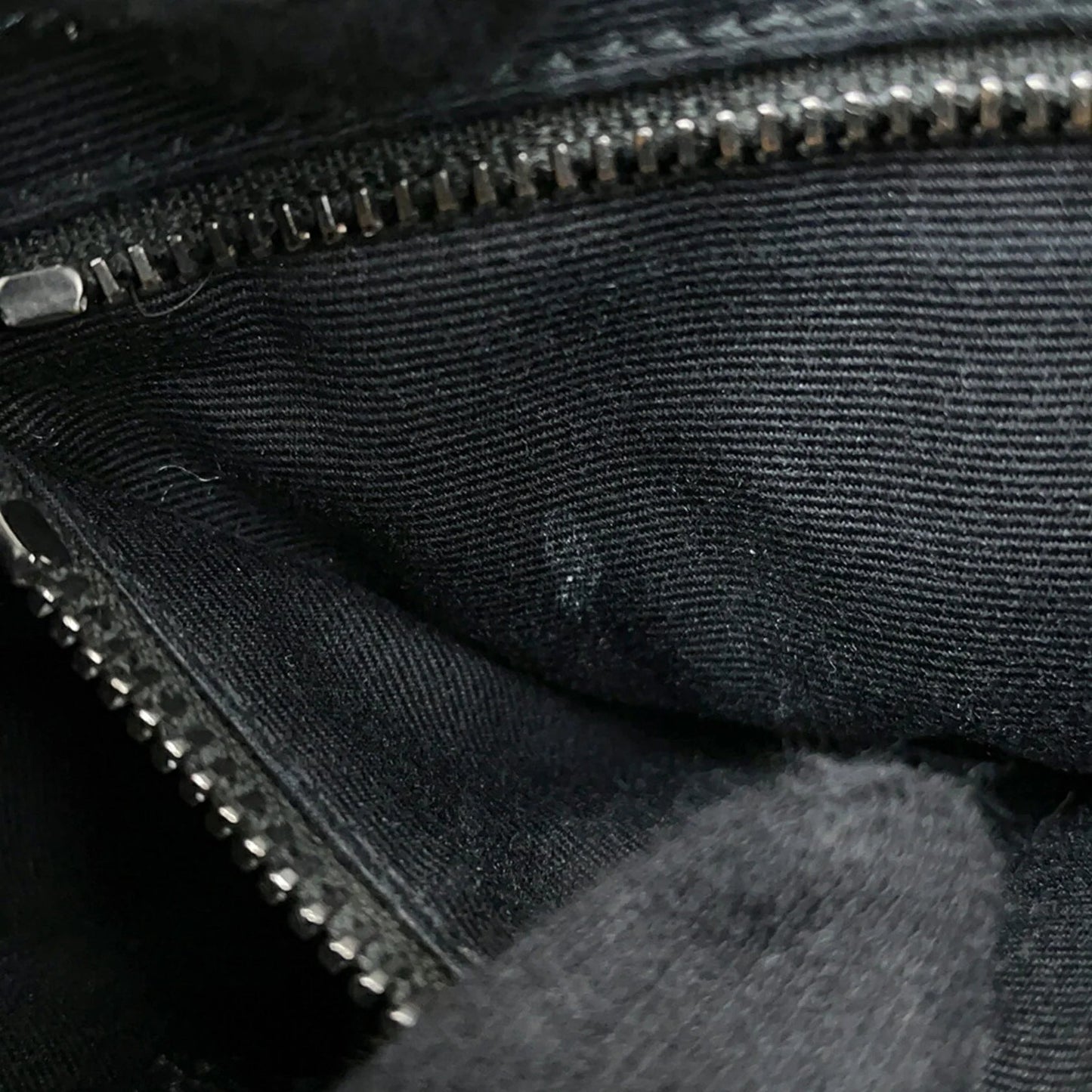 Saint Laurent Borsa a tracolla con catena Saint Laurent Niki in pelle SAINT LAURENT PARIS Nero - Etoilux