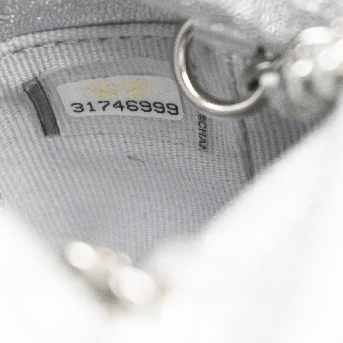 Chanel Mini Bucket Bag Pelle Vitello Trapuntata Argento Metallizzato – 6 cm - Etoilux