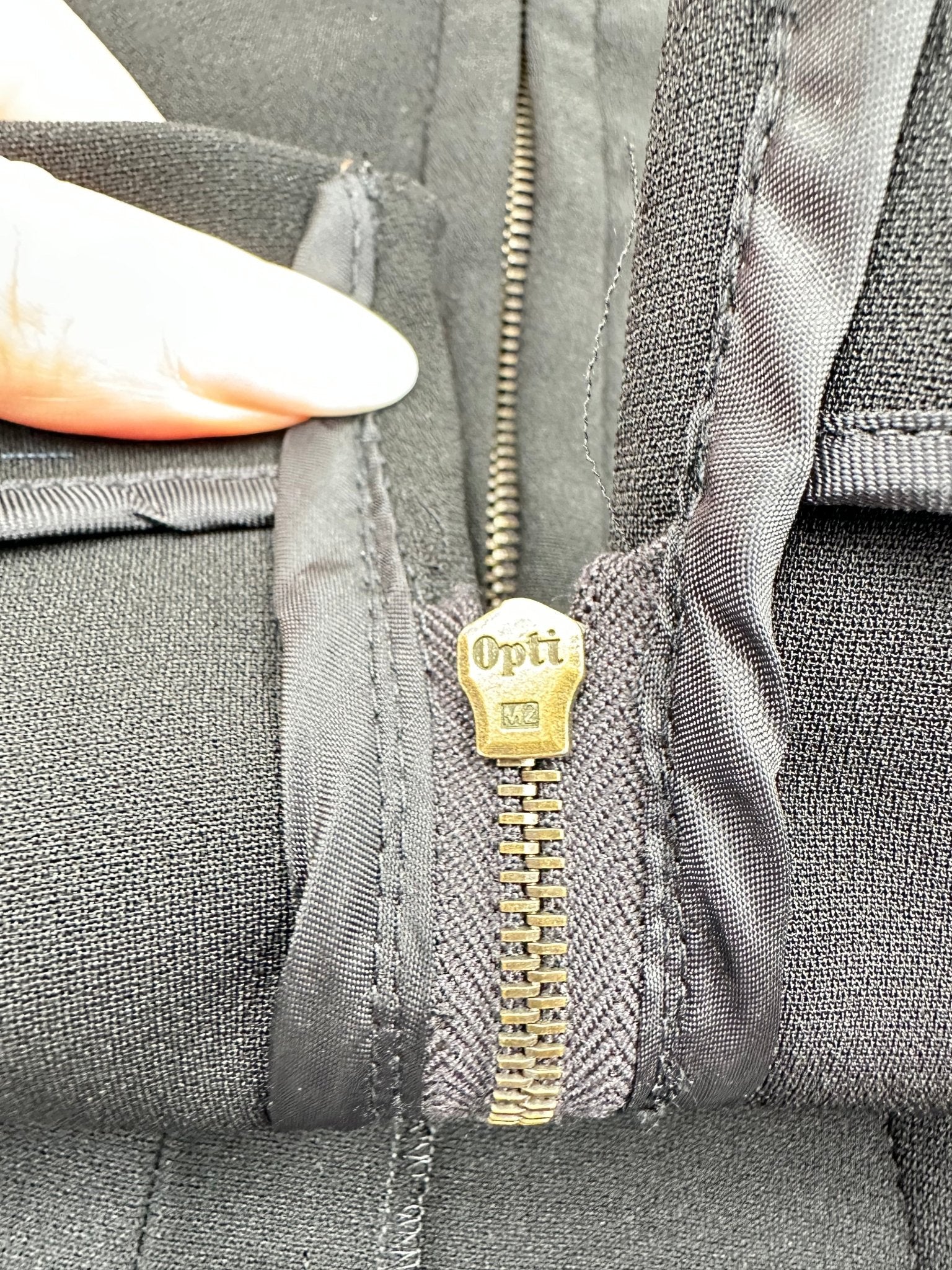 Miu Miu Gonna Pencil Nera con Zip Frontale Oro – Made in Italy – Size 46 - Etoilux