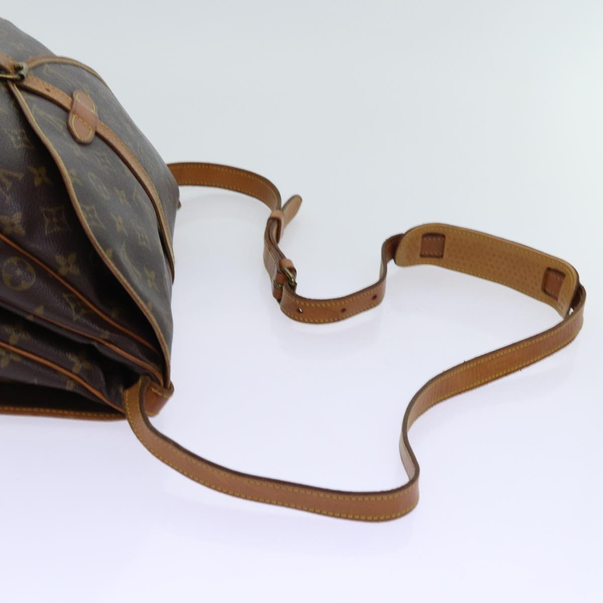 Louis Vuitton Saumur 28 – Monogram Canvas – Made in France - Etoilux