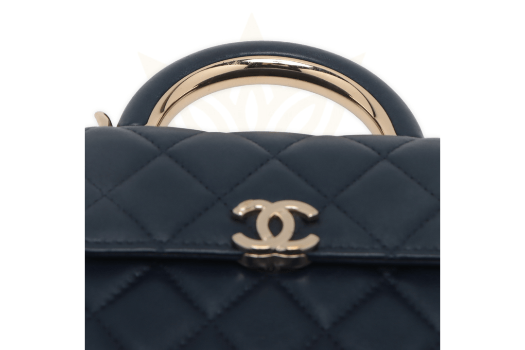 CHANEL Mini Handle Wallet on Chain in pelle trapuntata blu navy - Etoilux