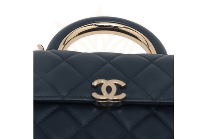 CHANEL Mini Handle Wallet on Chain in pelle trapuntata blu navy - Etoilux