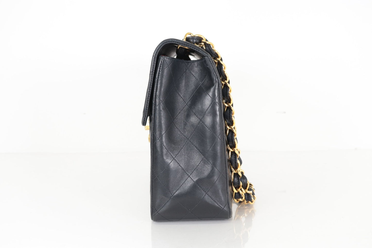 Chanel Classic Flap Maxi Pelle di Agnello Nera Hardware Dorato Vintage – 30 cm - Etoilux