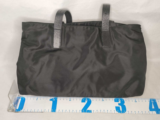 Prada Borsa in Re-Nylon e Saffiano - Etoilux