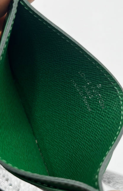 Louis Vuitton Porta Carte in Pelle Epi Verde Borneo – 11 cm - Etoilux