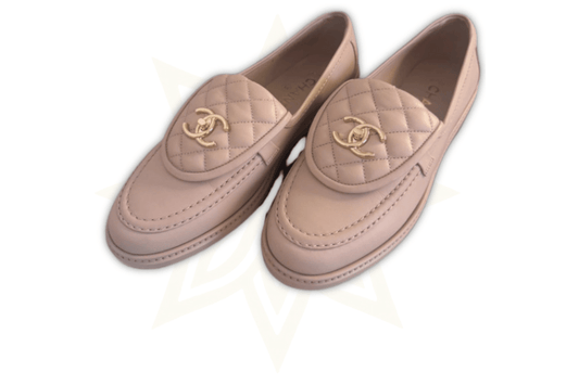 Mocassini CHANEL in pelle matelassé rosa cipria con logo CC dorato – Taglia 39 - Etoilux