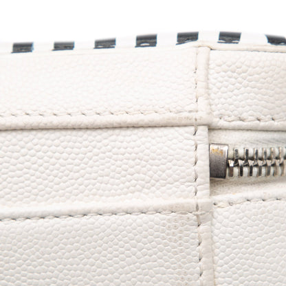 Chanel Small Filigree CC Vanity Case Caviar Bianco con Profili a Righe Nere – 2019 - Etoilux