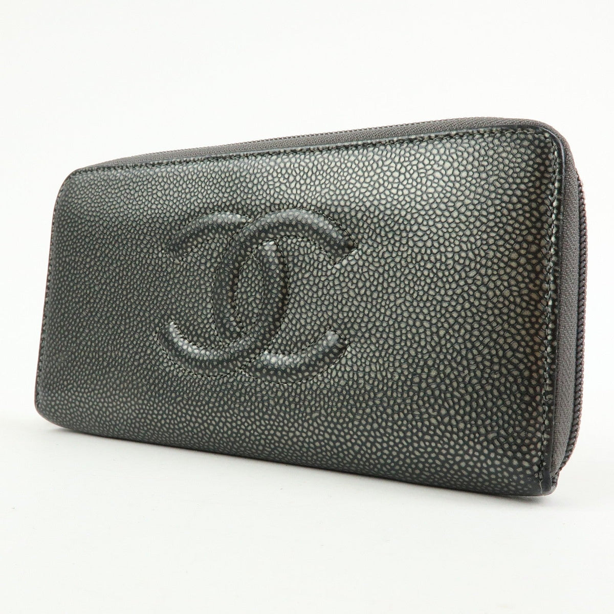 Chanel Portafoglio Zip Around Logo CC – Caviar grigio metallizzato - Etoilux