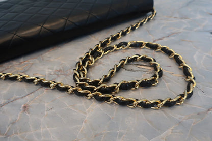Chanel Matelassé Push Lock Chain Shoulder Bag Pelle di Agnello Nera – 25 cm - Etoilux
