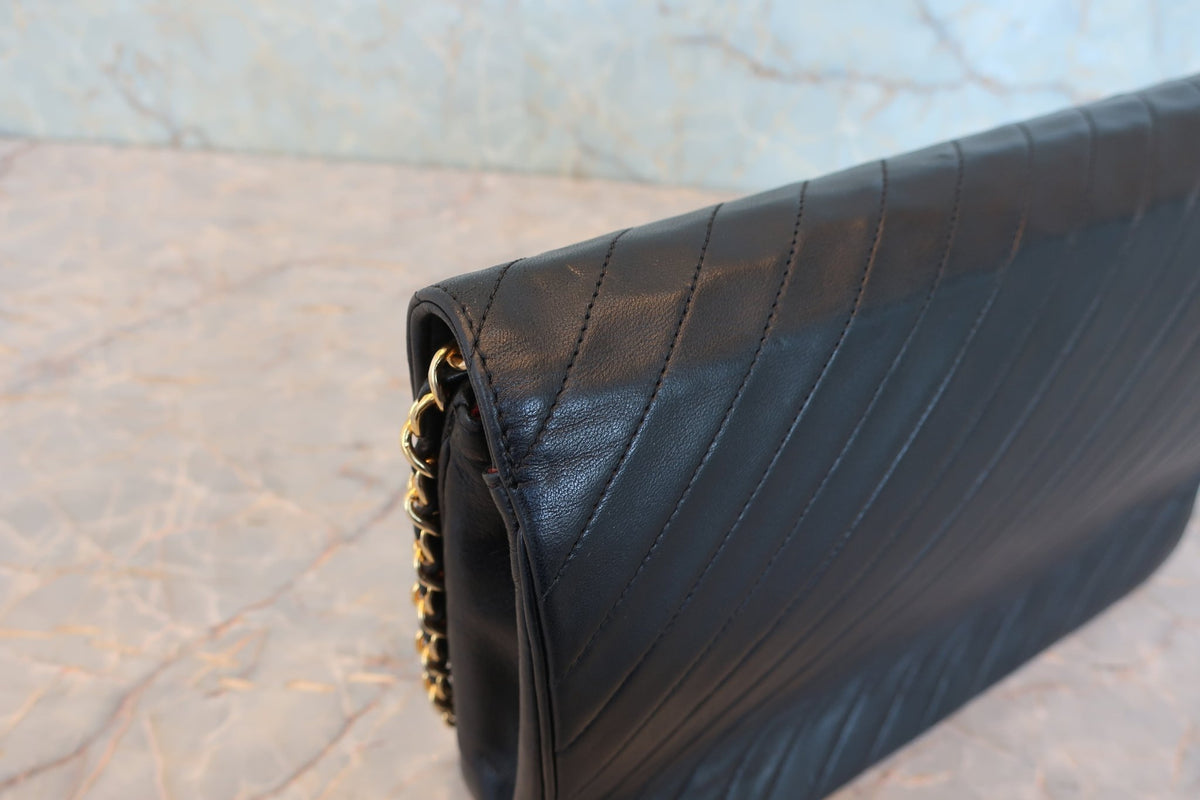 Chanel Ultimate Stitch Wallet on Chain - Etoilux