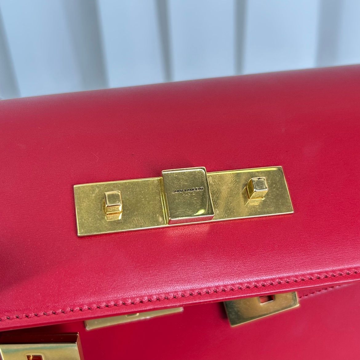 Saint Laurent Paris – Manhattan Shoulder Bag in Smooth Leather Rosso - Etoilux