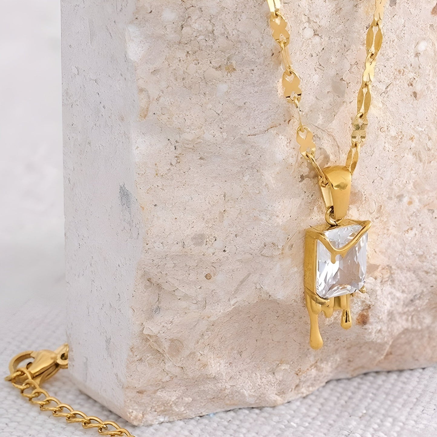 BEHI TIARA NECKLACE - Etoilux