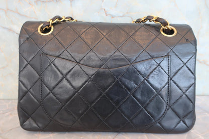 Chanel Timeless Classic Double Flap Small – Pelle di Agnello Nera / Oro – 23 cm - Etoilux