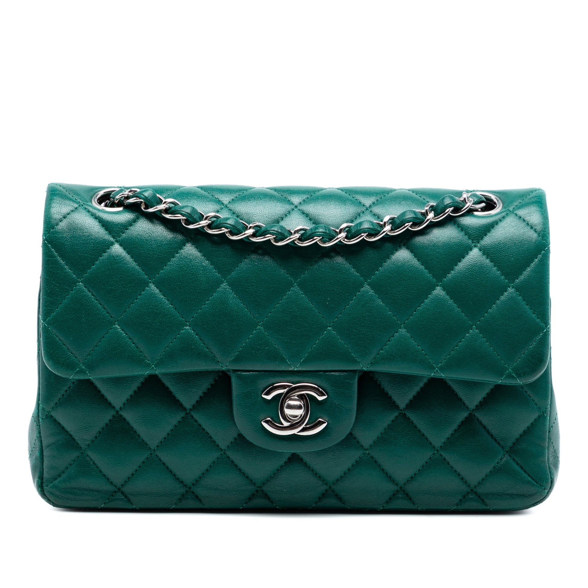 Vista frontale Chanel Classic Flap Small verde smeraldo hardware argento
