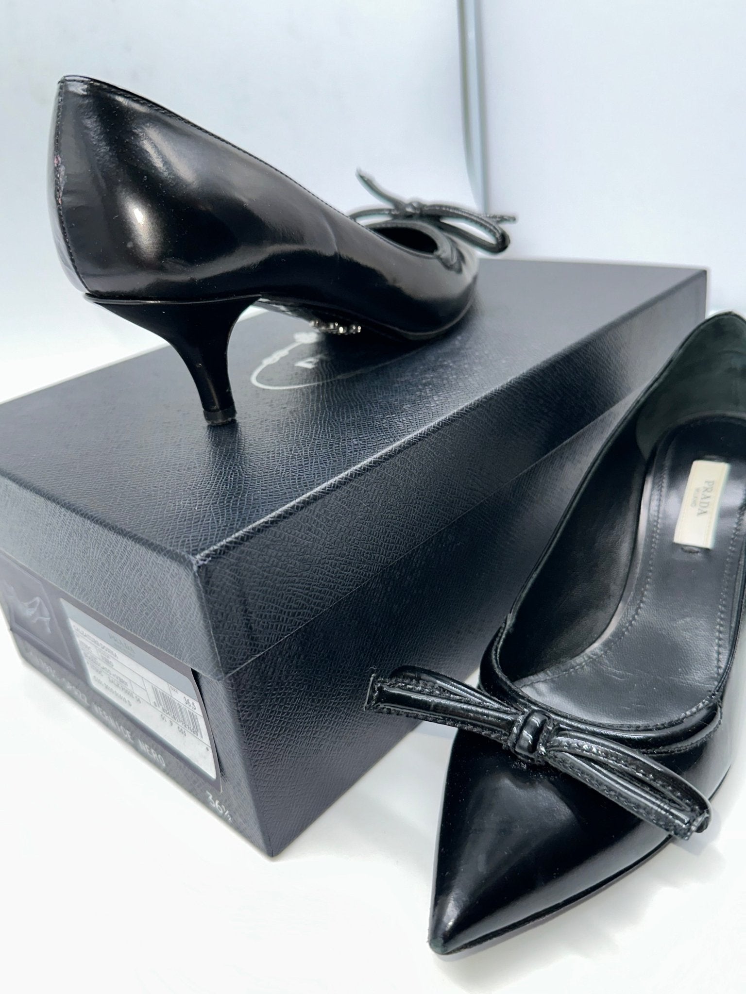 PRADA – Décolleté in Vernice Nera con Fiocco – Tacco Medio | Tg. 36,5 - Etoilux