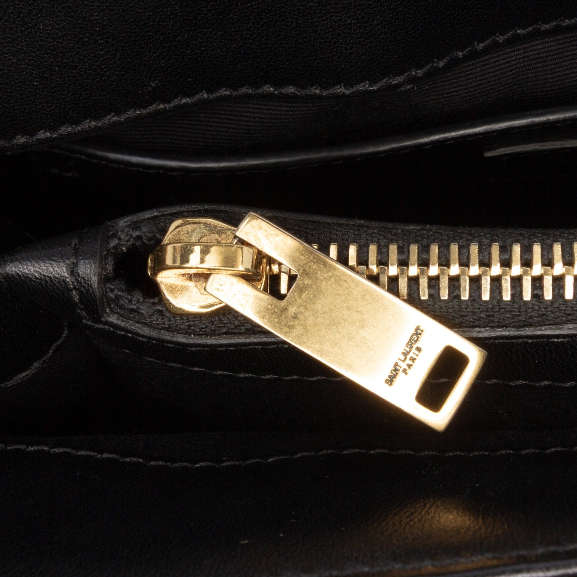 Saint Laurent – LouLou Monogram in velluto matelassé nero | Small - Etoilux