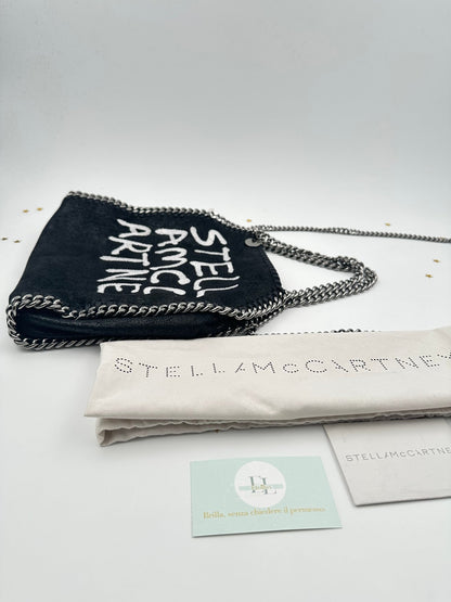 Stella McCartney Falabella Mini Graffiti Logo – Nero - Etoilux