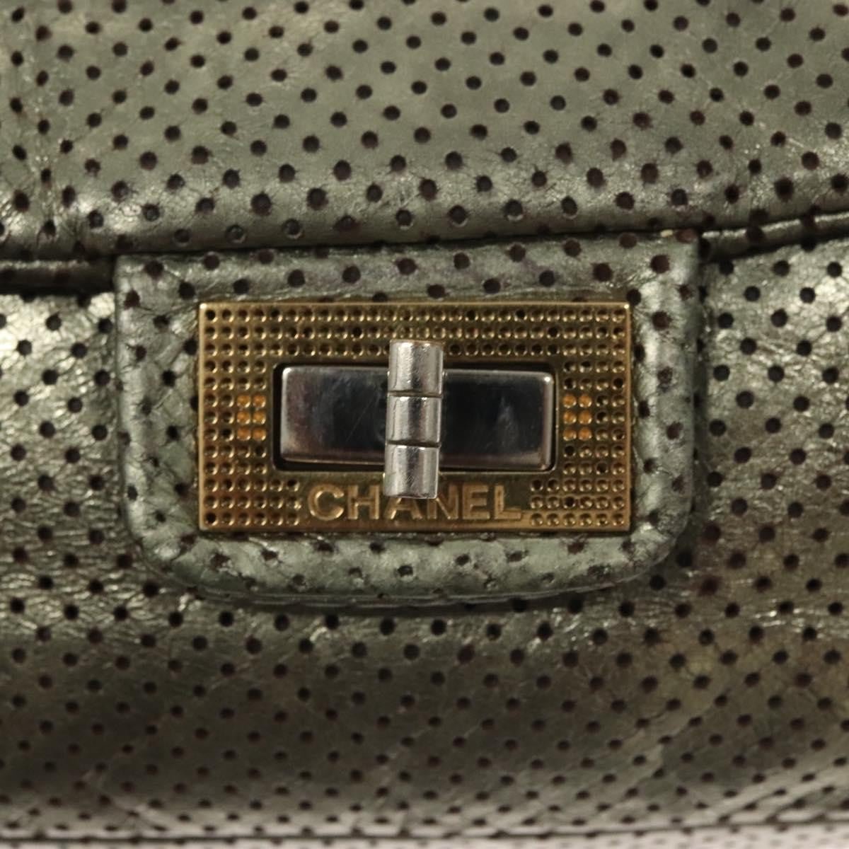 Chanel Drill Flap Bag in Pelle Traforata Metallizzata – Argento - Etoilux