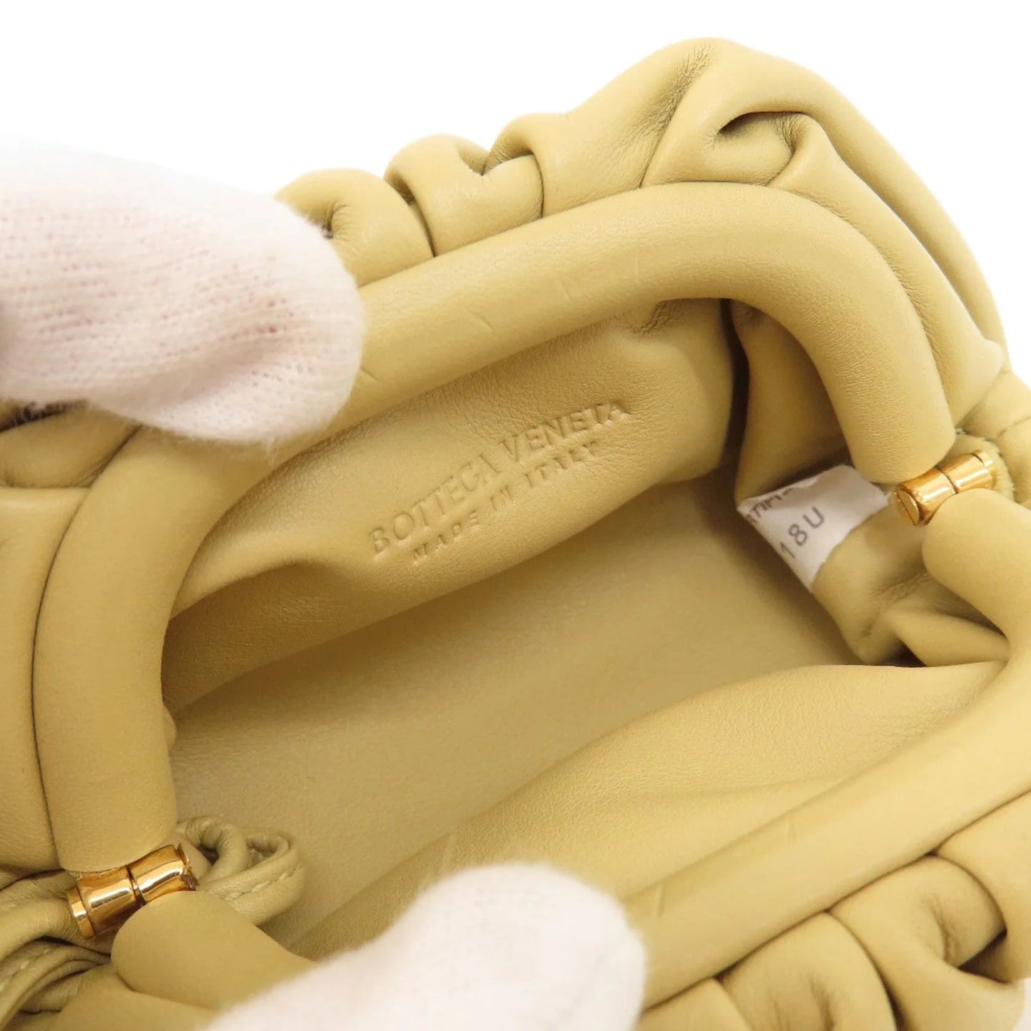 Bottega Veneta – Portamonete The Pouch in pelle beige - Etoilux