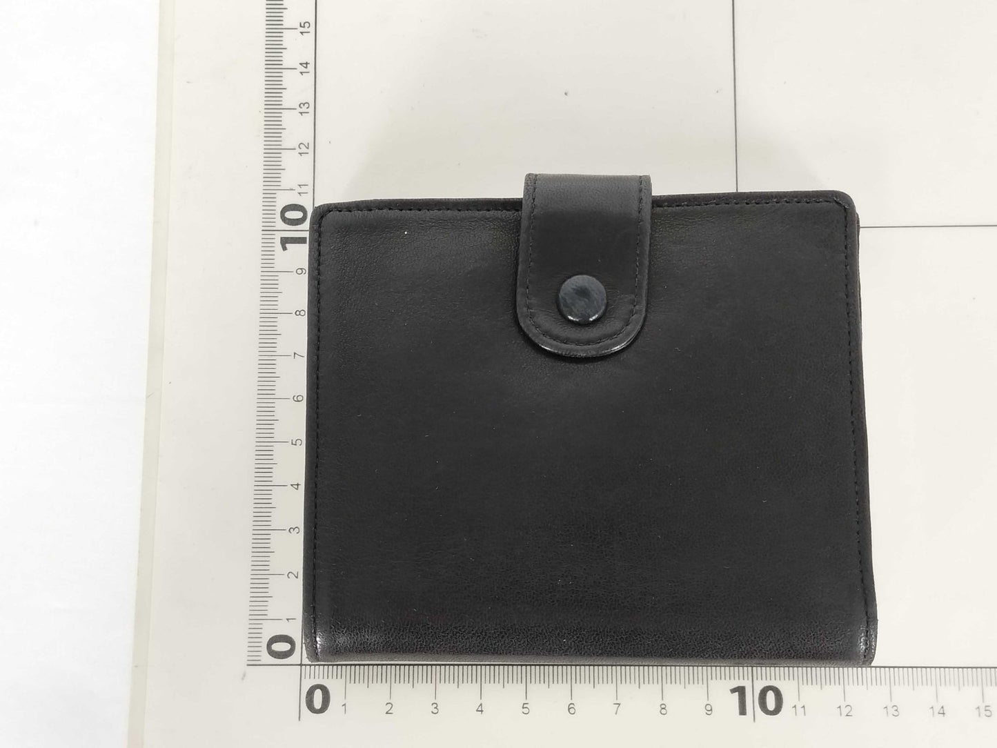Chanel Portafoglio Compatto Timeless CC Pelle di Agnello Nera – Vintage 11,5 cm - Etoilux
