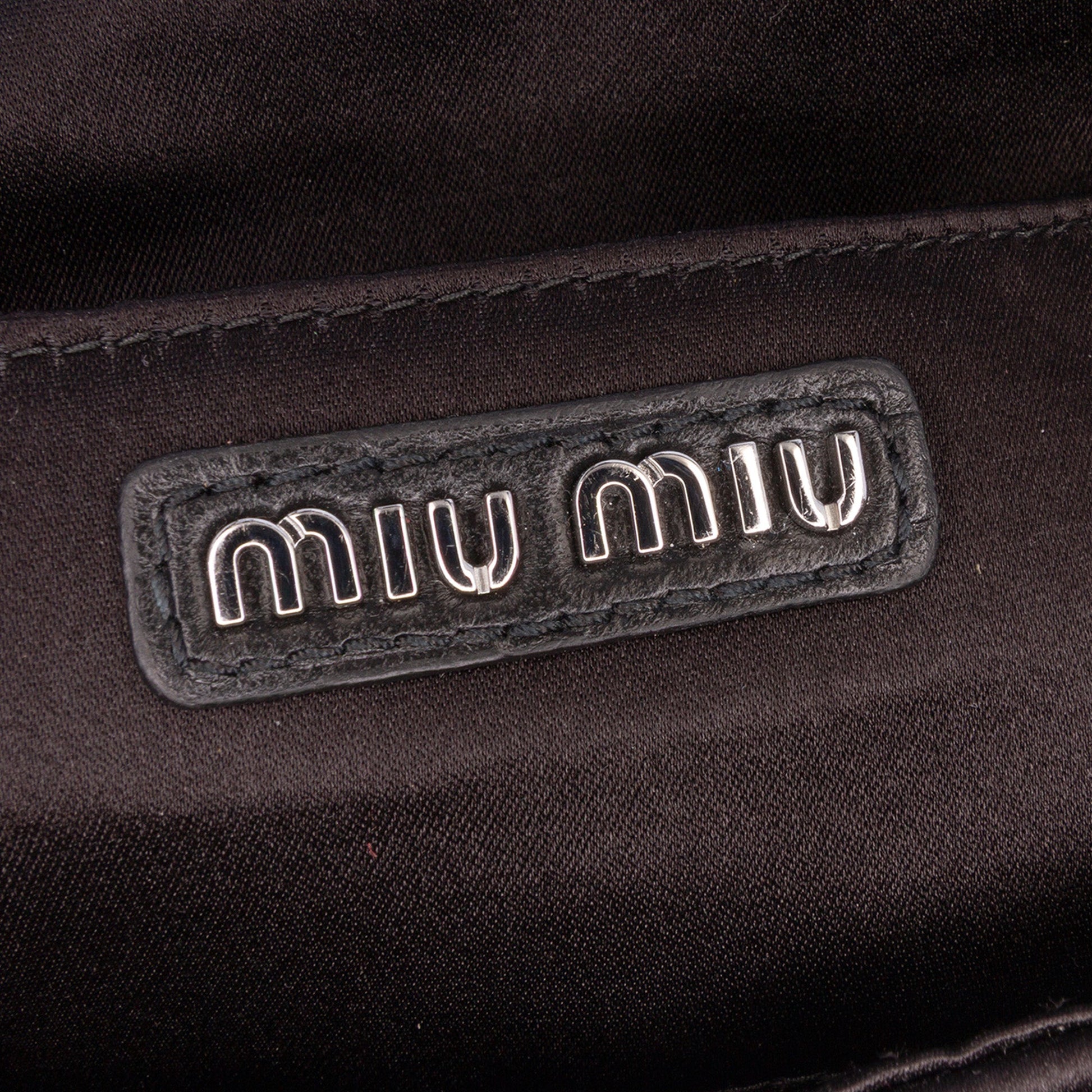 Prada Mini tracolla in raso con catena decorata con cristalli - Etoilux