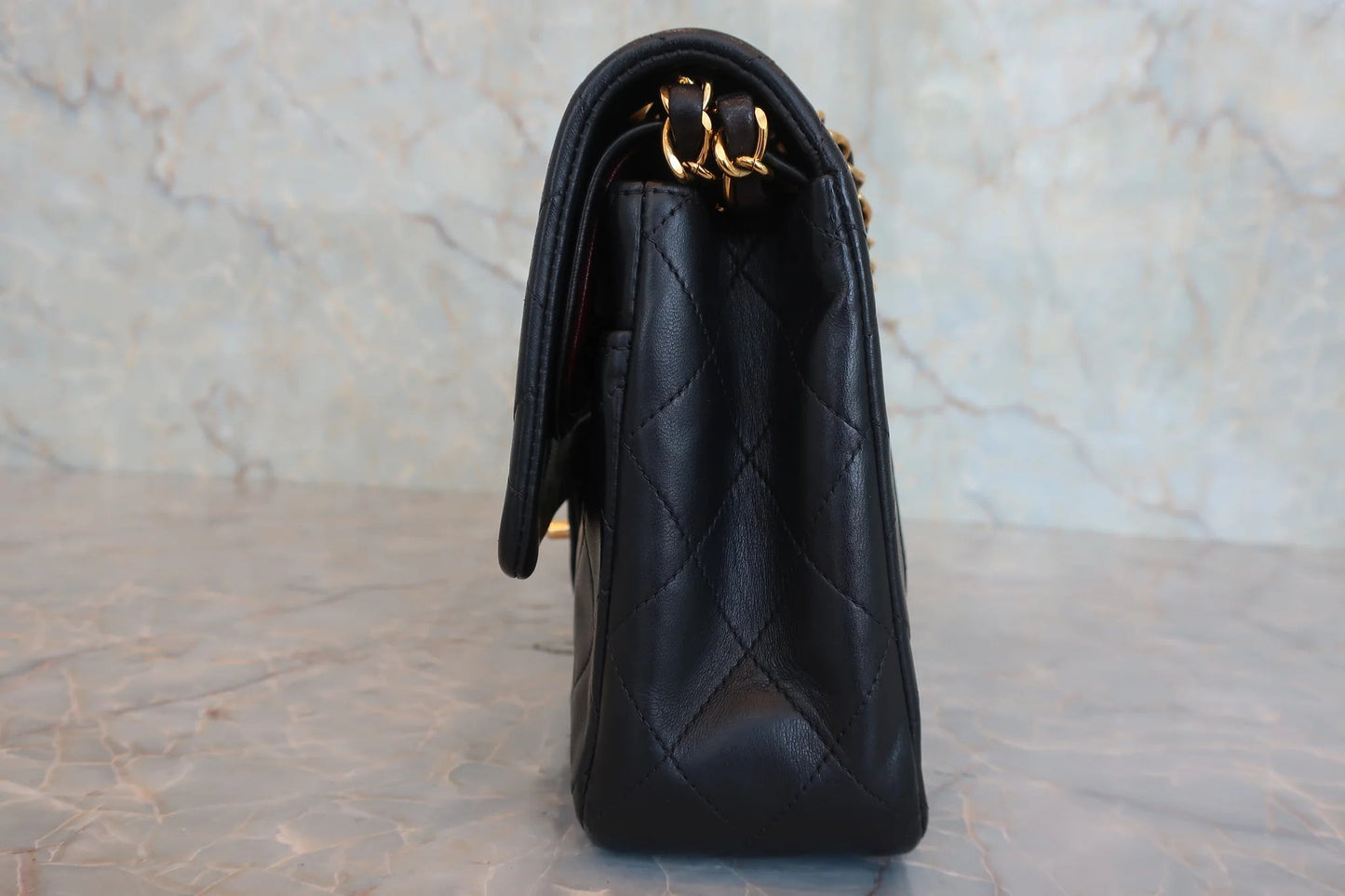 Chanel Classic Double Flap Medium Agnello Nero Hardware Oro – 25 cm - Etoilux