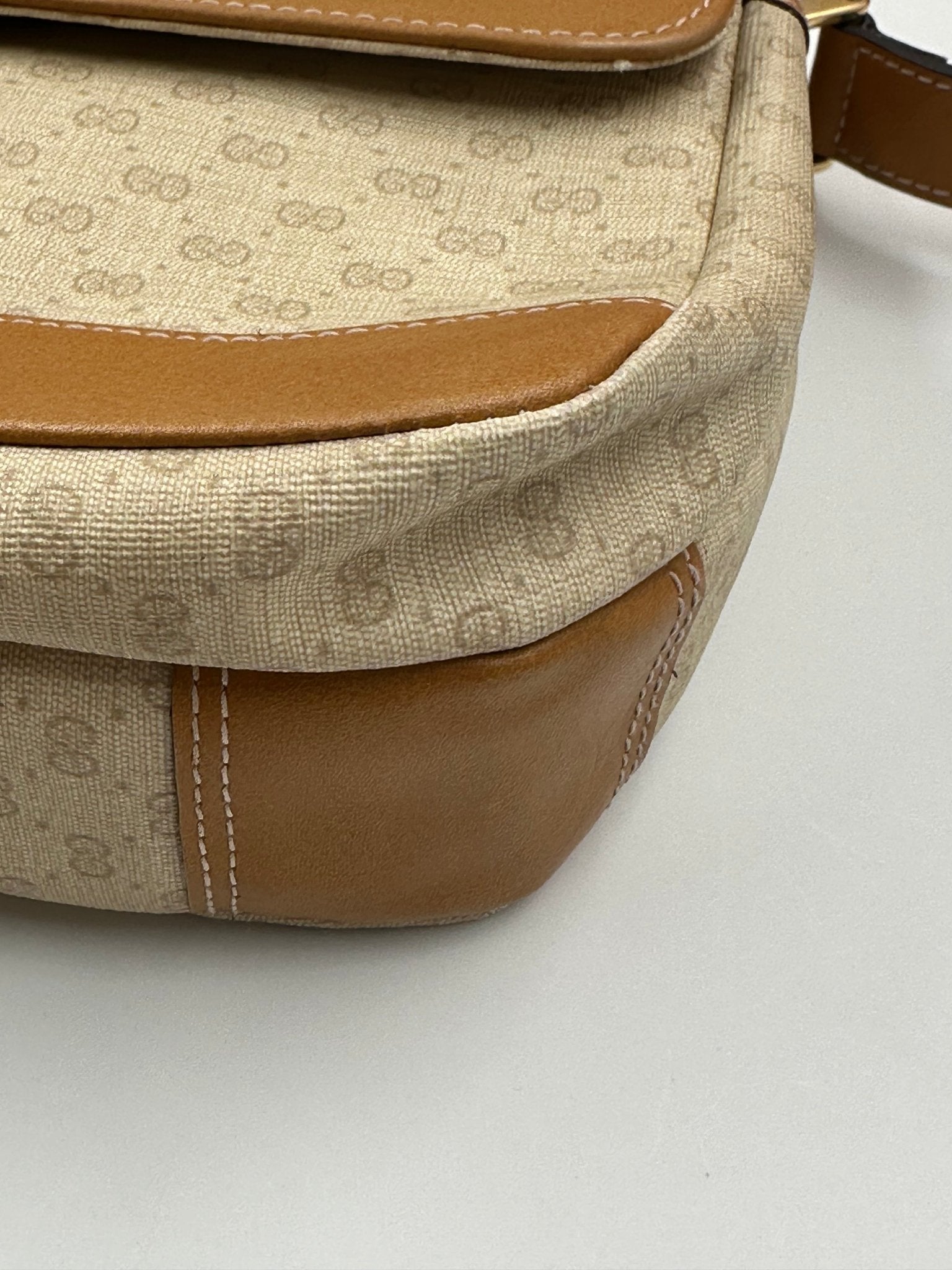 Gucci Vintage Micro GG Canvas Crossbody Bag Beige – Anni '80 - Etoilux
