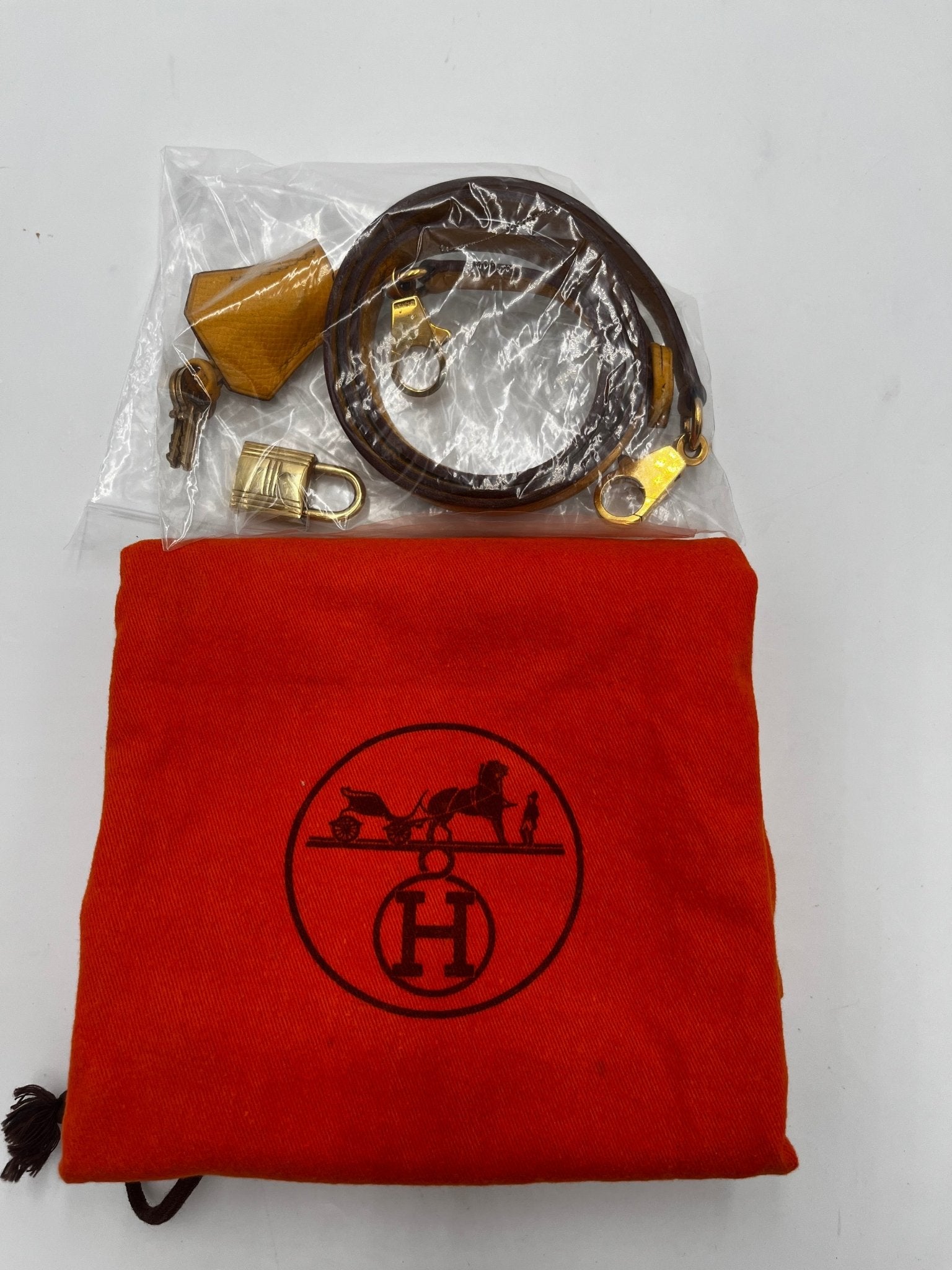 Hermès Kelly 32 Retourné Courchevel Jaune Hardware Dorato 1995 - Etoilux