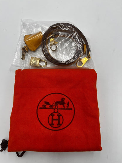 Hermès Kelly 32 Retourné Courchevel Jaune Hardware Dorato 1995 - Etoilux