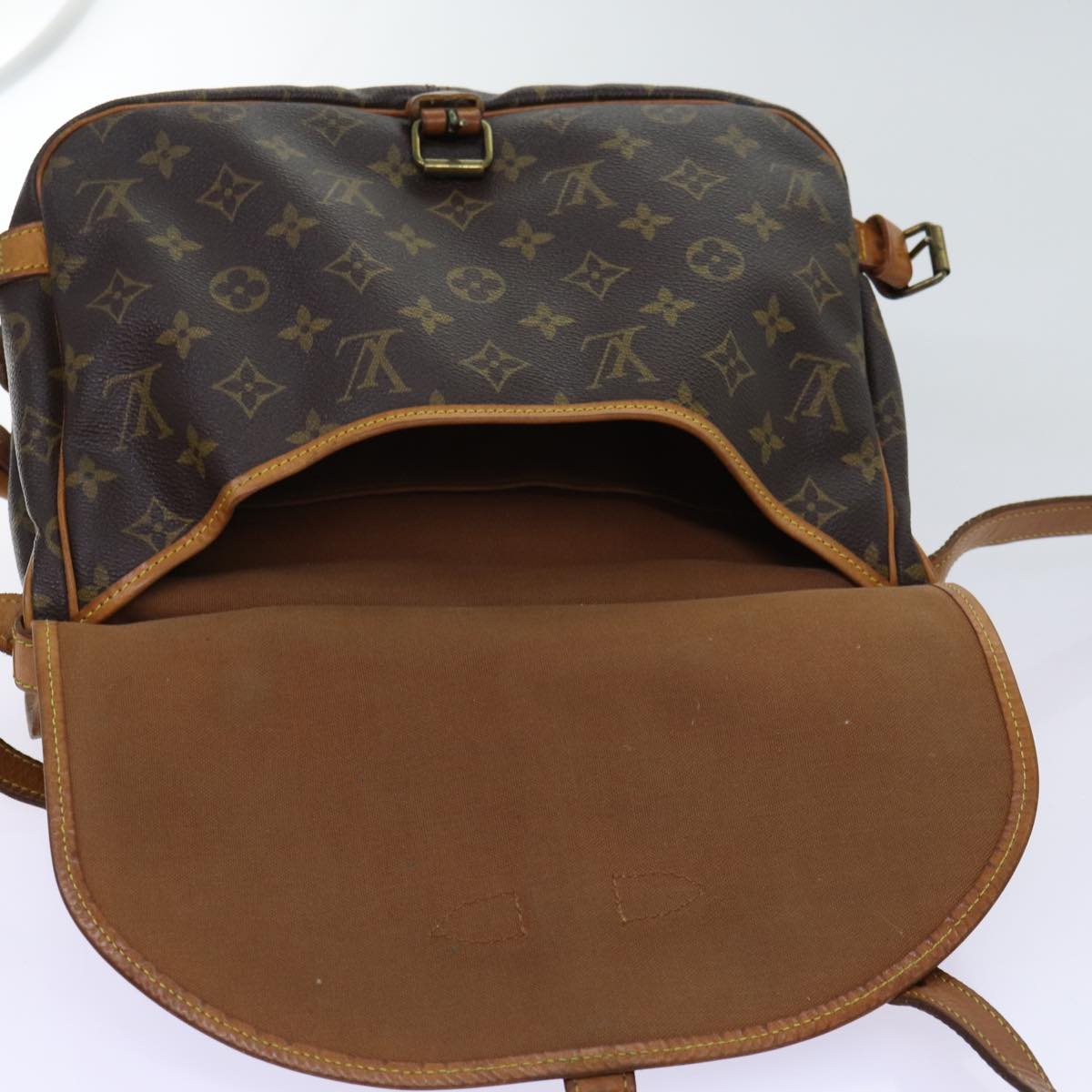 Louis Vuitton Saumur 28 – Monogram Canvas – Made in France - Etoilux