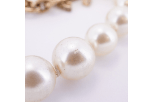 Chanel Bracciale Vintage in Perle con Logo CC in Cristalli - Etoilux