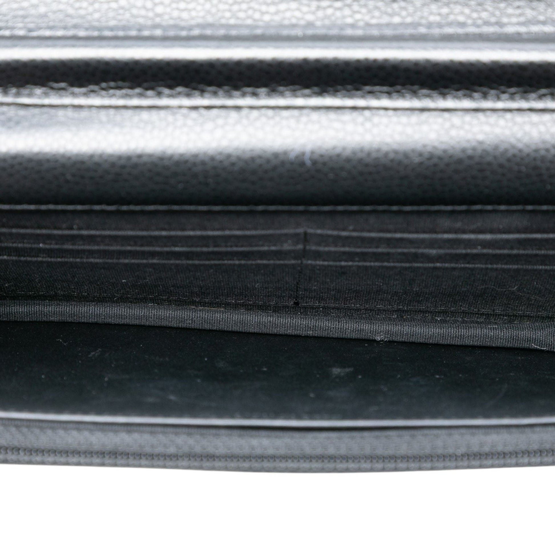 Chanel – Portafoglio con catena CC in pelle Caviar trapuntata nera - Etoilux