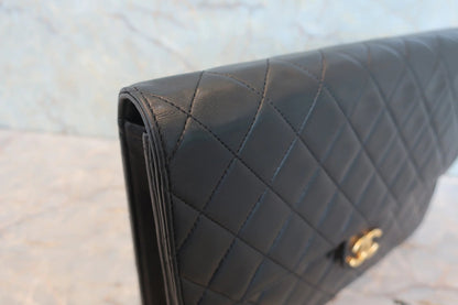 Chanel Matelassé Push Lock Chain Shoulder Bag Pelle di Agnello Nera – 25 cm - Etoilux