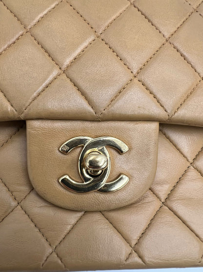 Chanel Classic Double Flap Medium Lambskin Camel Hardware Oro – 25 cm - Etoilux