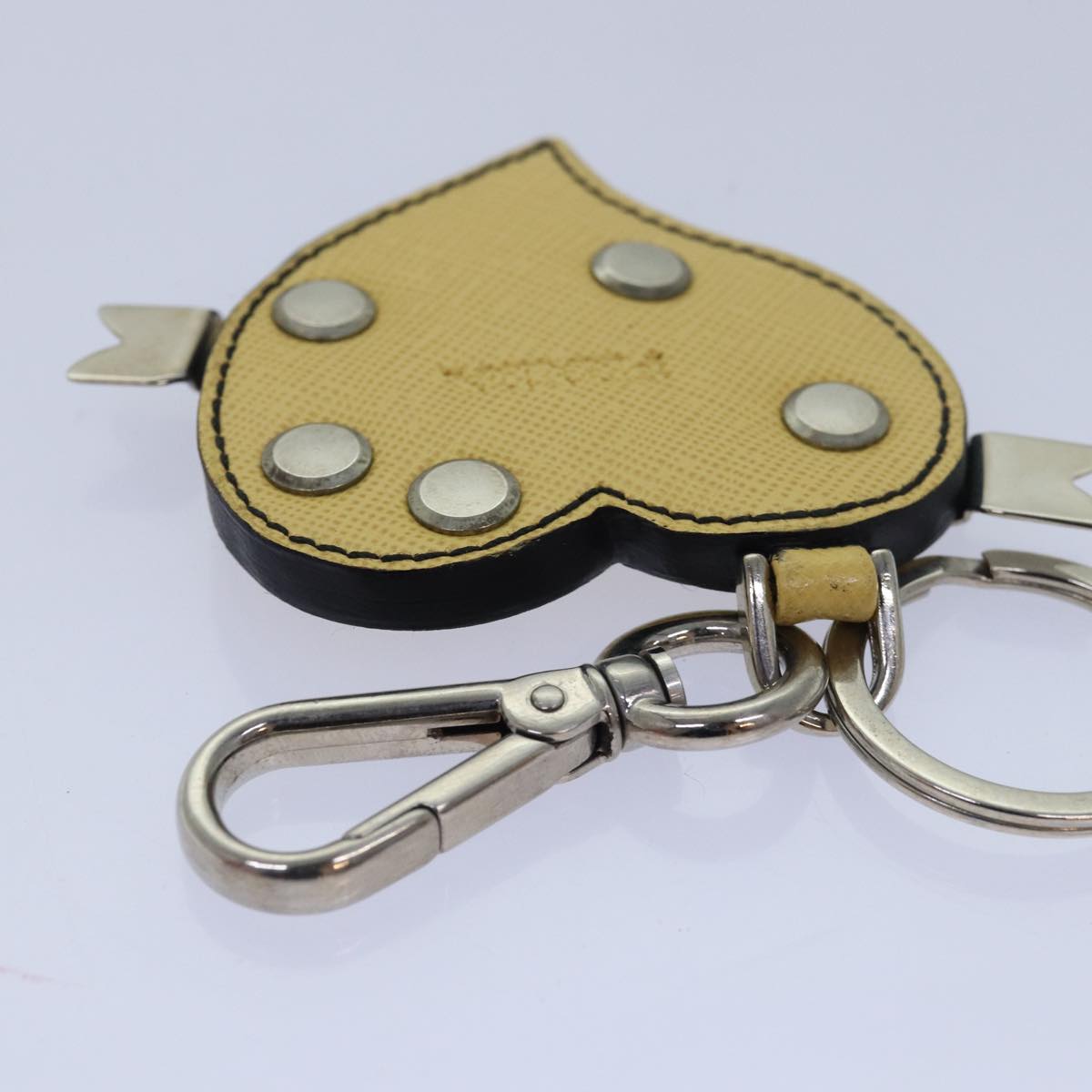 Prada Portachiavi Bag Charm Cuore in Pelle Saffiano Gialla con Freccia – 11 cm - Etoilux