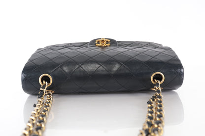 Chanel Classic Double Flap Medium Vintage Agnello Nero Hardware Dorato – 25 cm - Etoilux