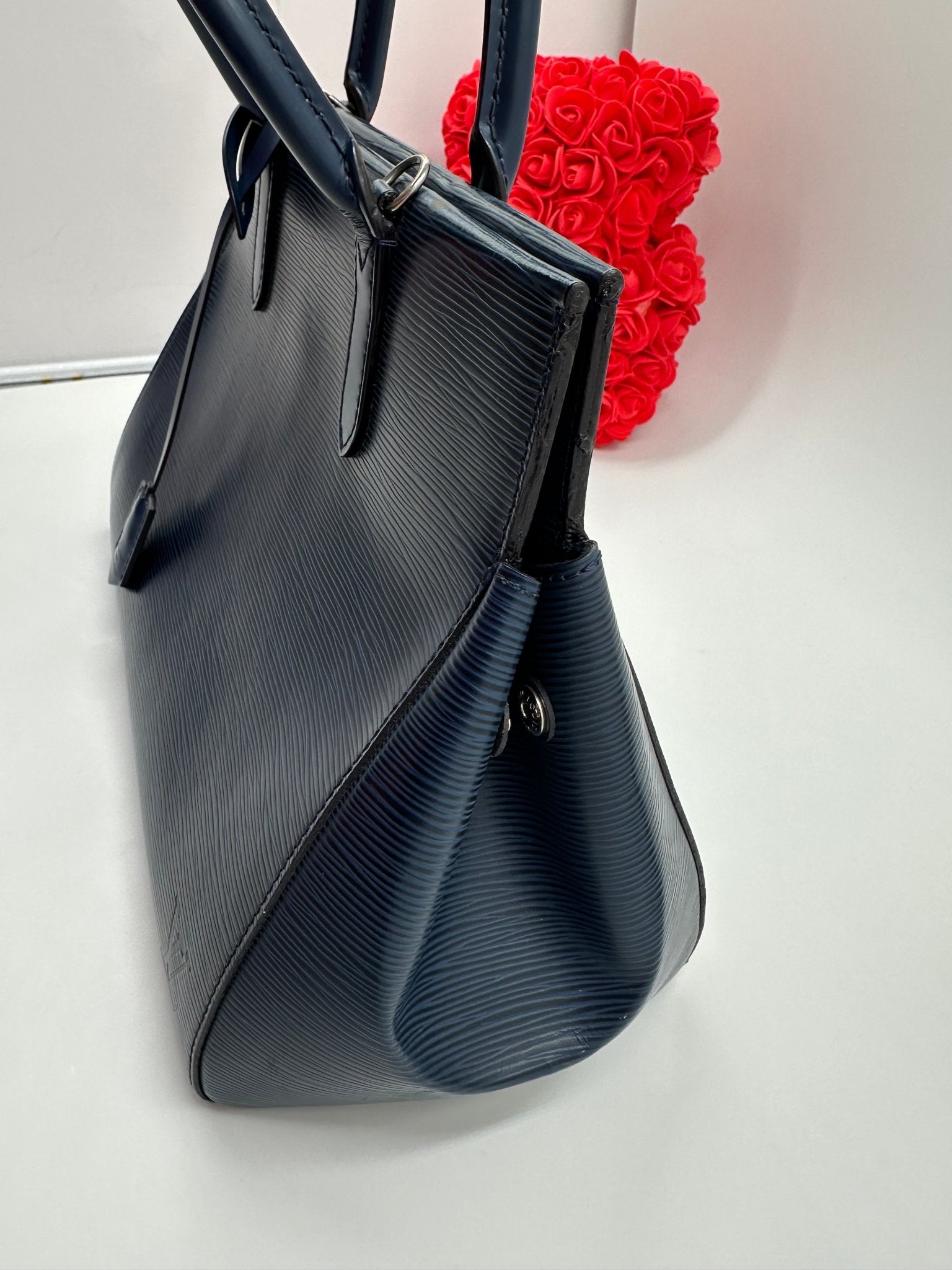 Louis Vuitton Marly MM Pelle Epi Marine – 32 cm - Etoilux