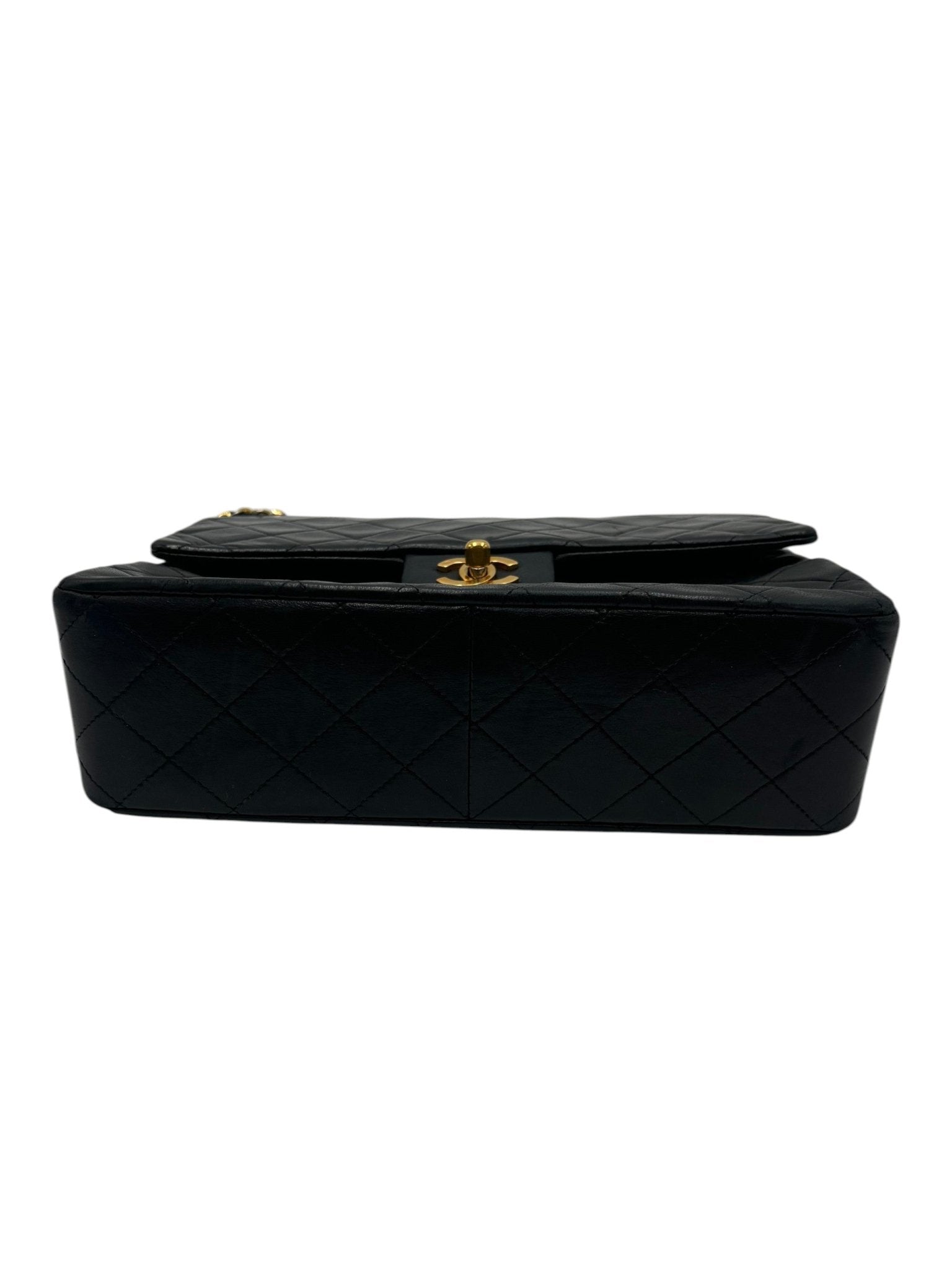 CHANEL Classic Double Flap Media — Pelle di Agnello Trapuntata Nera, Hardware Oro - Etoilux