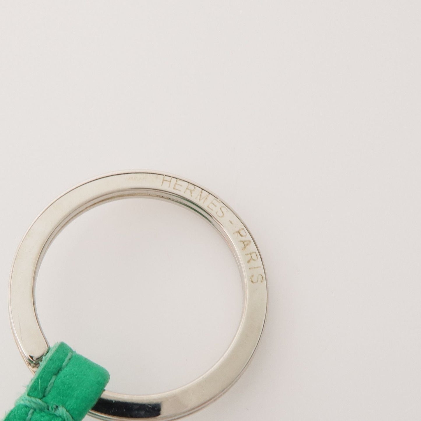 Hermès Carmen Key Ring Agnello Milo Bambou — Hardware Palladio — Scatola Originale - Etoilux