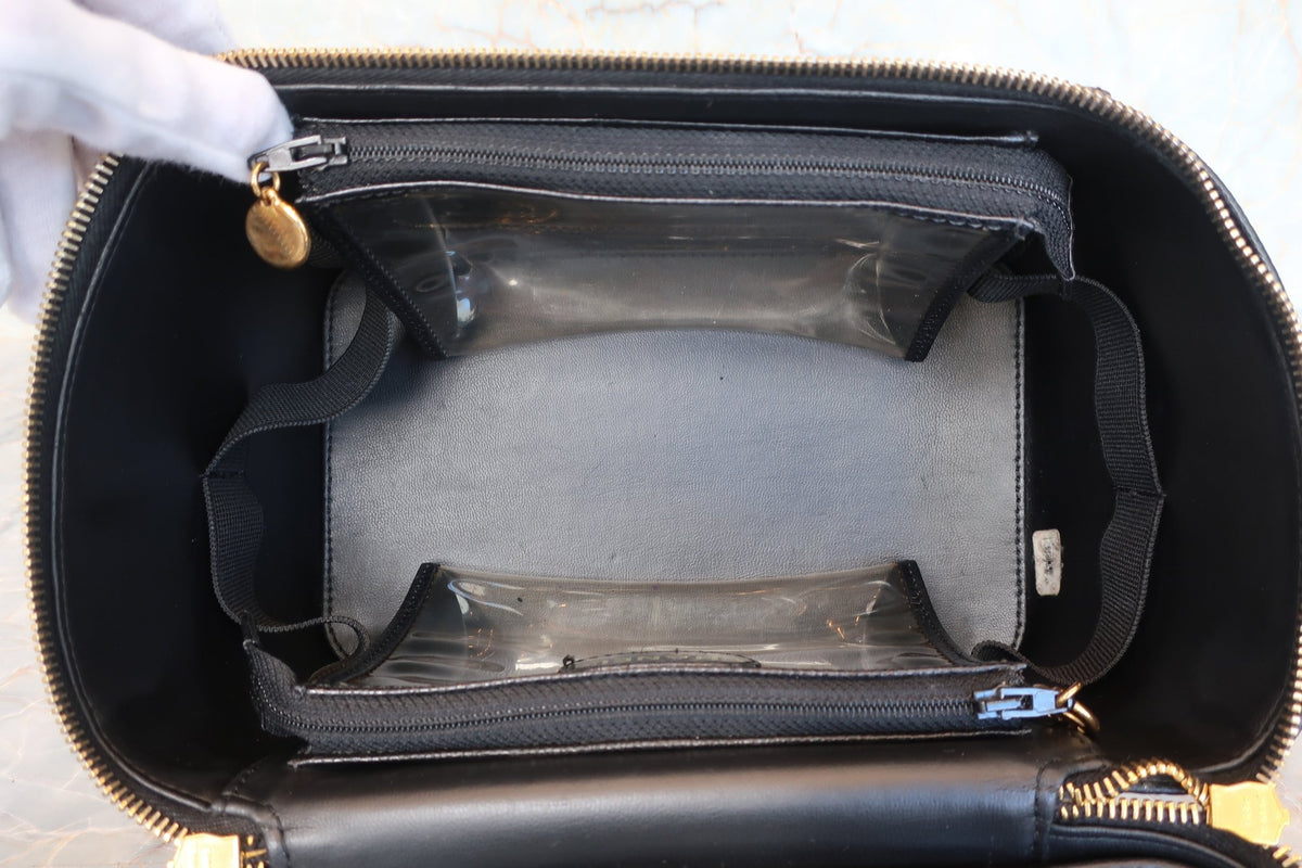 Chanel Vanity Case CC Vintage - Etoilux