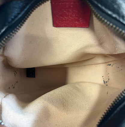 Gucci GG Marmont Mini Round – Pelle matelassé nera e rossa - Etoilux