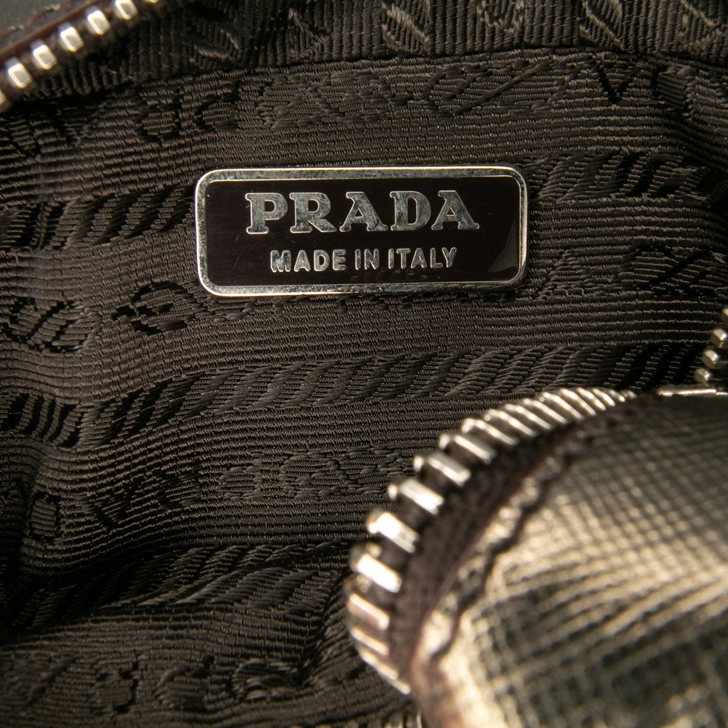 Prada – Mini Ciondolo per Borsa in Saffiano Metallizzato - Etoilux
