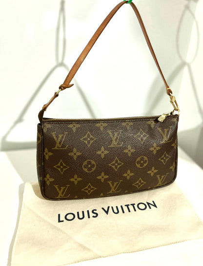 Louis Vuitton Pochette Accessoires Monogram Canvas - Etoilux