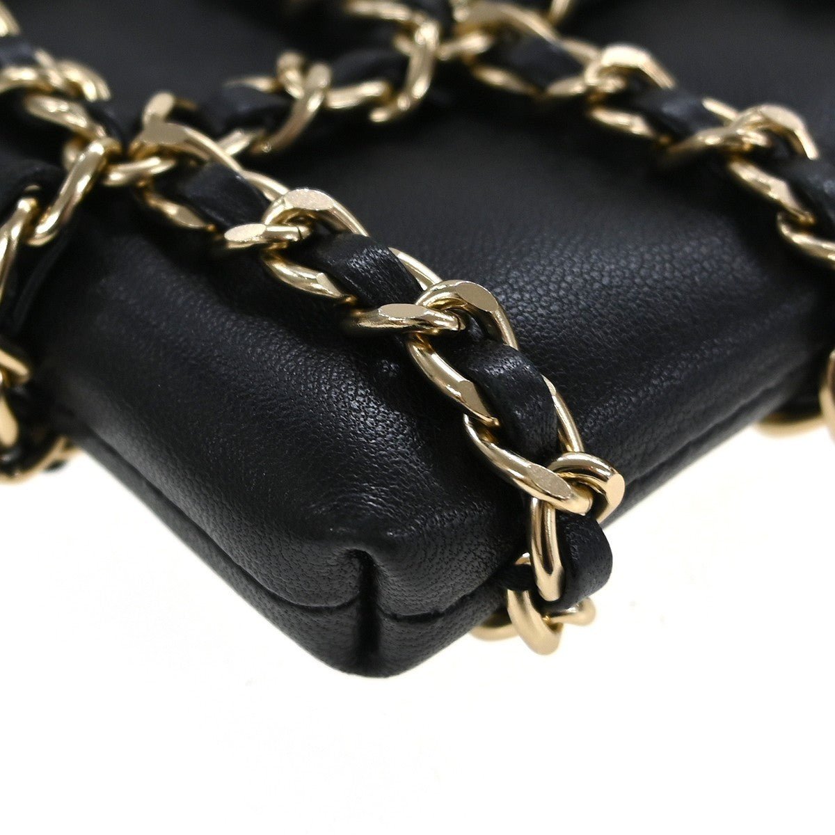 Chanel Tech Me Out Pochette con Catena Pelle di Agnello Nera – 17 cm - Etoilux