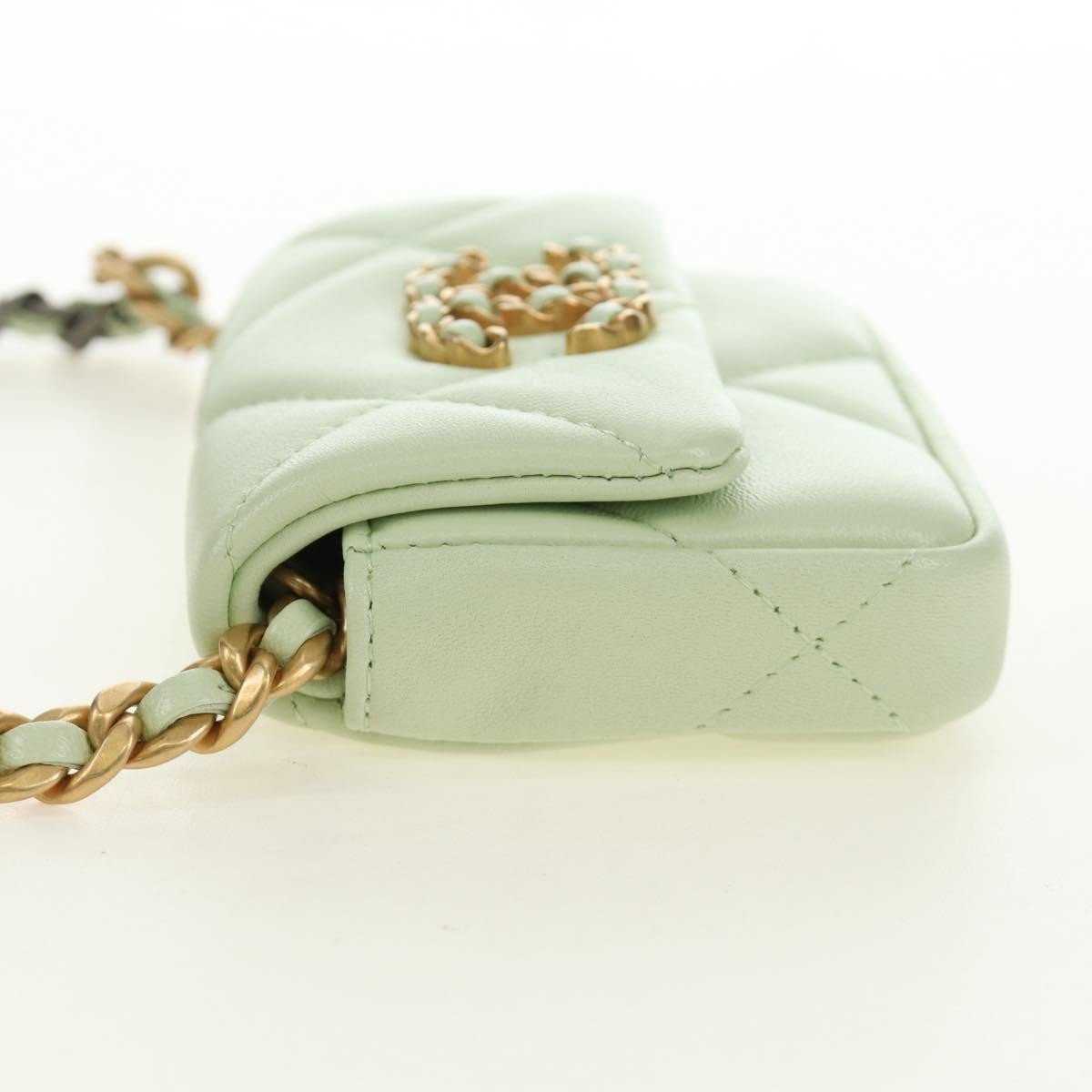 Chanel 19 Portamonete con Patta e Catena Pelle Agnello Verde Menta 2021 – 10 cm - Etoilux