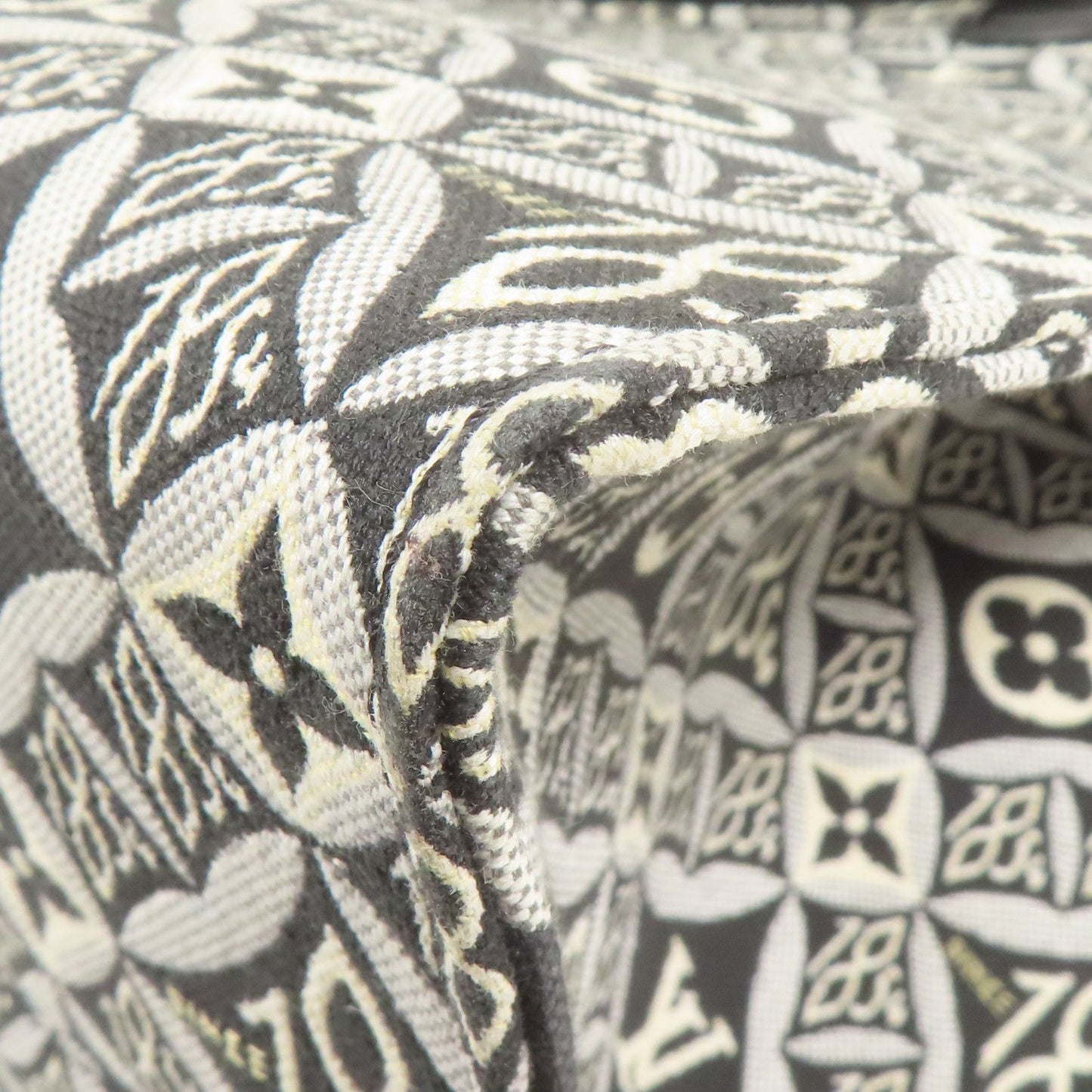 Louis Vuitton OnTheGo GM – Monogram Jacquard Since 1854 Noir/Blanc – 41 cm - Etoilux