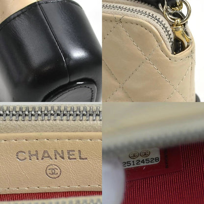 Chanel Gabrielle Small Hobo Bag in Pelle Beige e Nera – Hardware Misto Oro e Argento - Etoilux