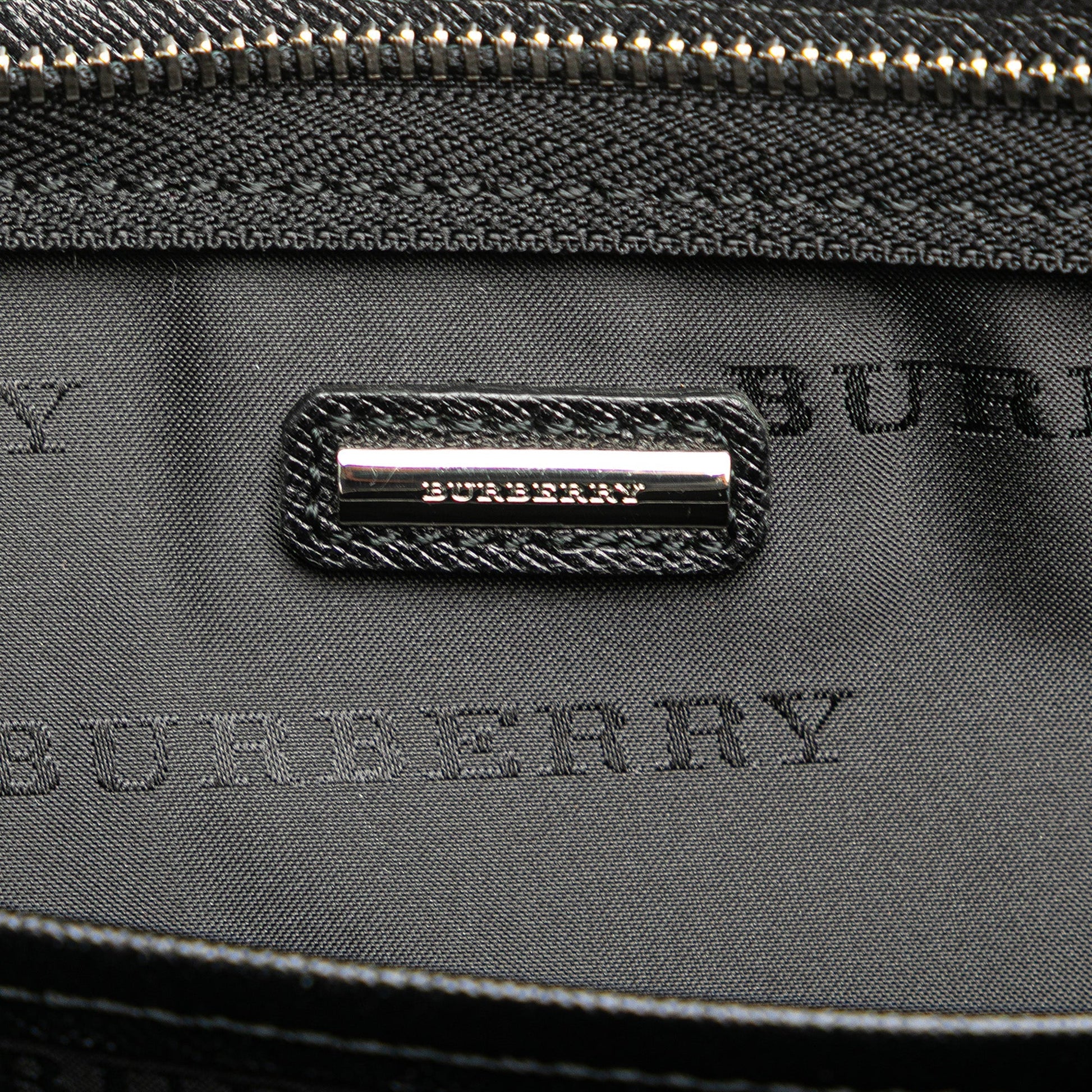 Burberry – Pochette in Pelle Nera con Cinturino - Etoilux