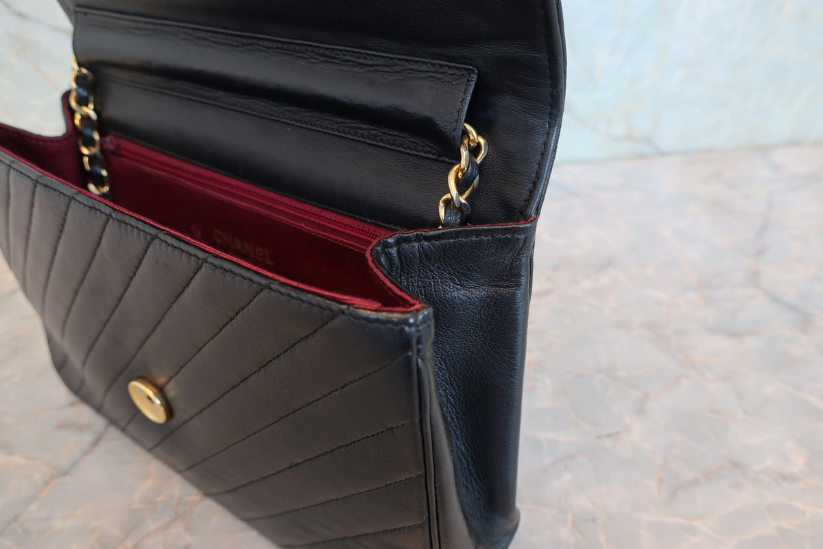 Chanel Ultimate Stitch Wallet on Chain - Etoilux