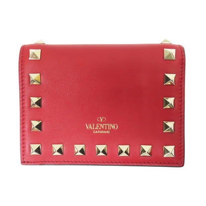 Vista frontale Valentino Garavani Rockstud portafoglio rosso borchie oro